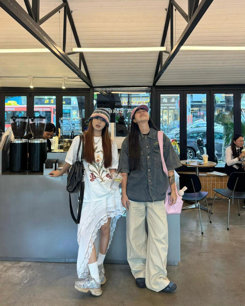 ひとみ on LIPS 「友達と会うのが楽しみです#コーデ#韓国コーデ#韓国ファッション..」(2枚目)