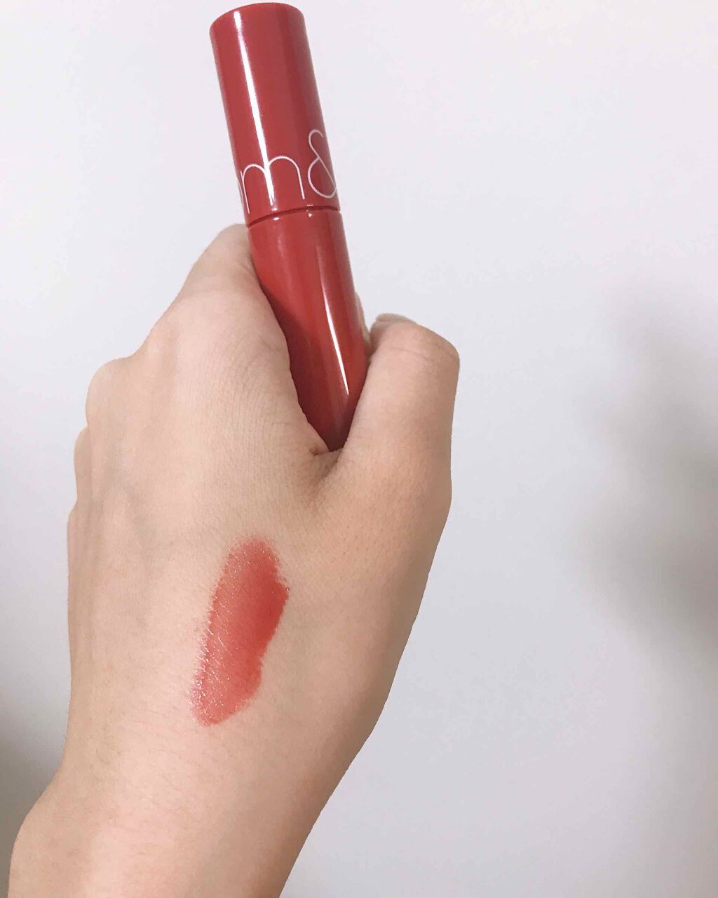 ジューシーラスティングティント/rom&nd/リップティントを使ったクチコミ(2枚目)