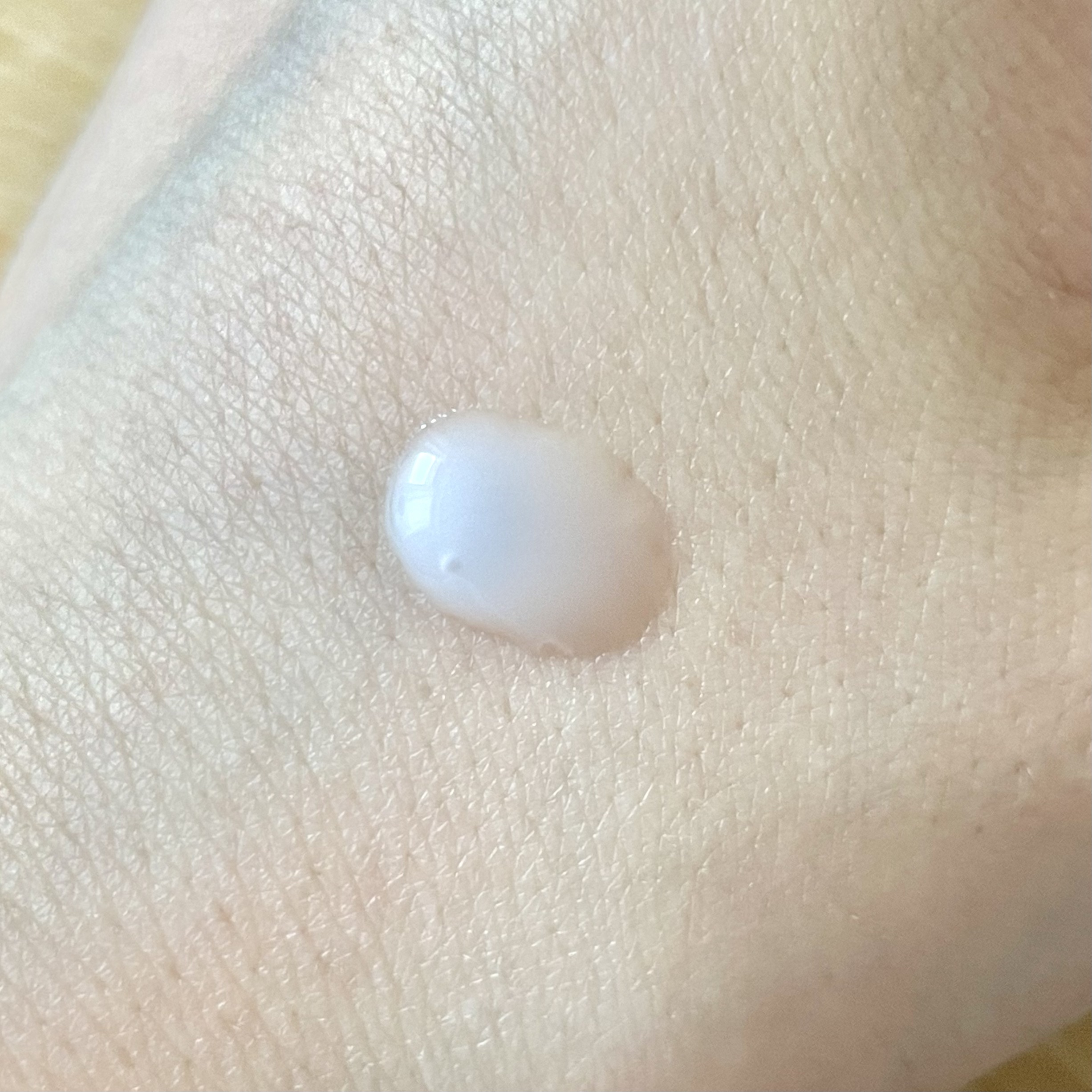 プレミアムボディミルク ホワイトニング【医薬部外品】		/ニベア/ボディミルクを使ったクチコミ（2枚目）