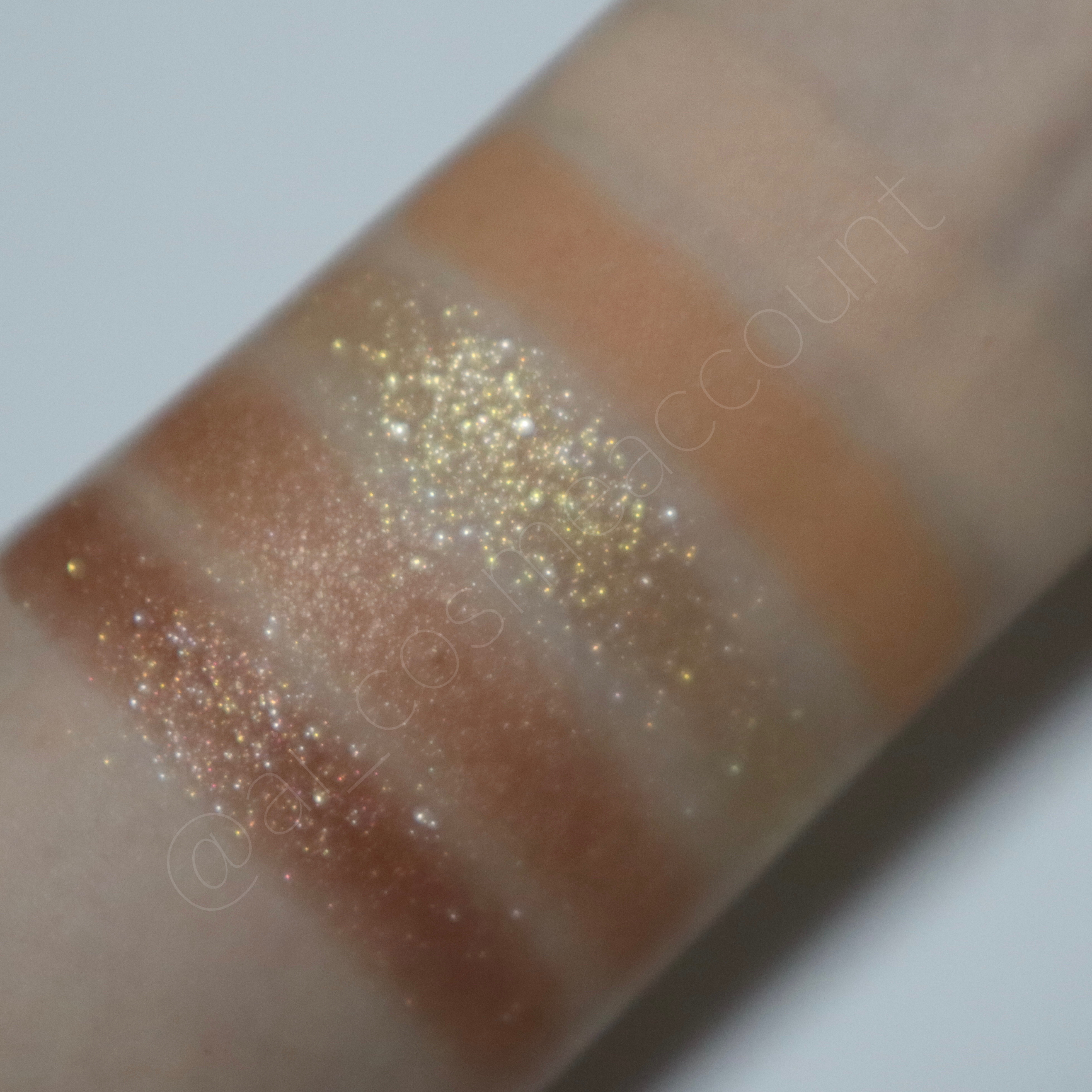 ニューデップスアイシャドウパレット 08 ビー・マジカル (ホリデー&日本限定)/hince/アイシャドウパレットを使ったクチコミ（2枚目）