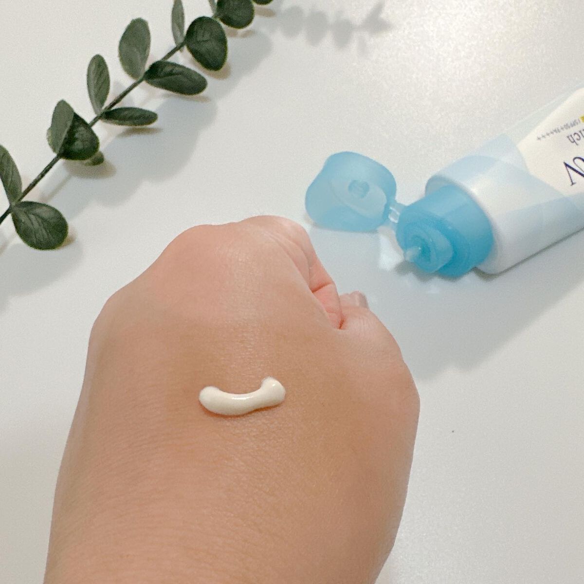 mu_1922 フォロバ100% on LIPS 「ビオレUVアクアリッチライトアップエッセンスUVカットしなが..」(3枚目)