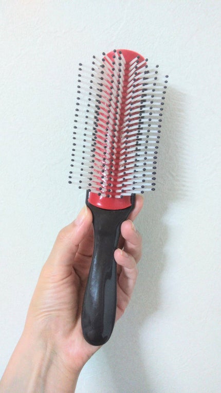 キャンドゥ ヘアブラシのクチコミ「100均で目について購入したブラシ!
髪が長いので、しっかりとかさないとギシギシゴワゴワしてし.....」(1枚目)
