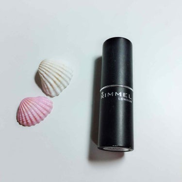 

RIMMEL マシュマロルック リップスティック
⤑ 019
………………………………………………


ドール系の明るいピンク。
ドールメイクなどにもってこいです💕

中央において外側にぼかして使う