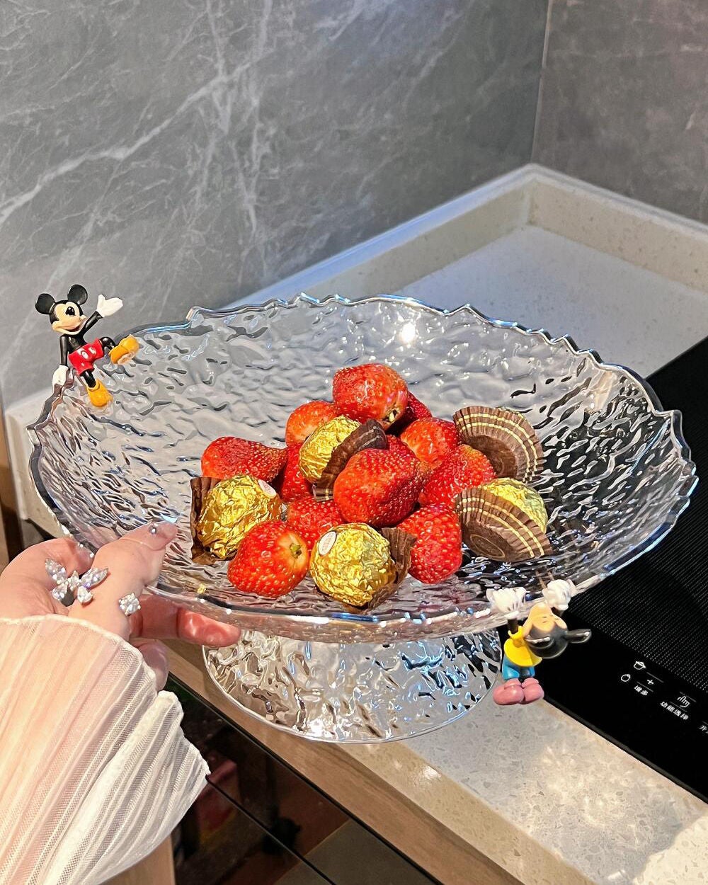 伊藤 ミオ on LIPS 「誰がわかるんだ!!こんなに美しいフルーツプレートがたった10+..」(2枚目)