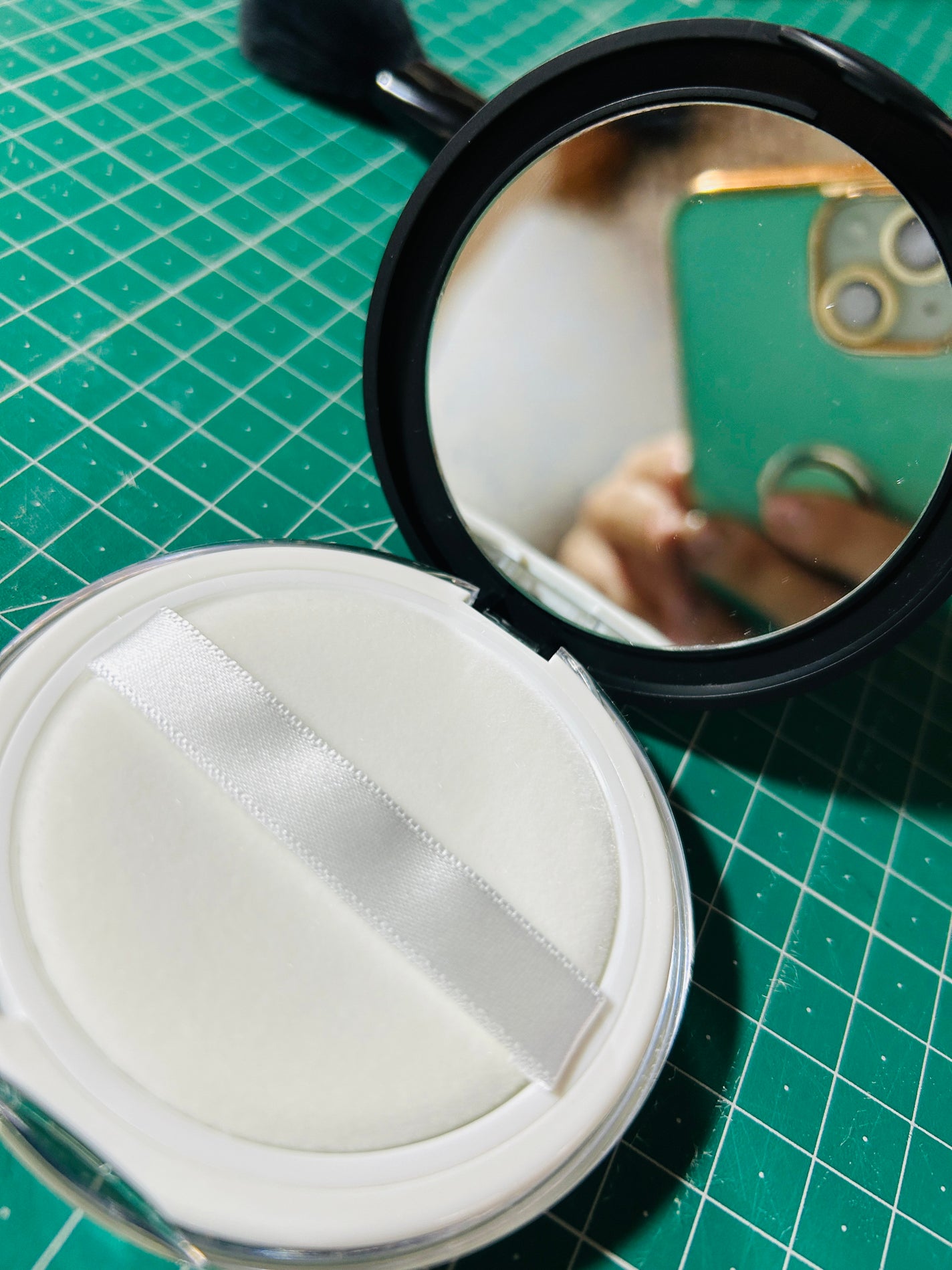 ミラー付きパウダーケース/DAISO/その他化粧小物を使ったクチコミ(2枚目)