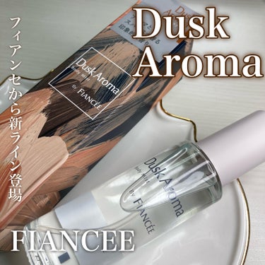 \自分のために纏う香り/

────────────
フィアンセ
ボディミスト 
[ダスクアロマ/50ml]
¥1320
────────────

プチプラのボディミストで人気なフィアンセから新ライン誕生！

「自分のために纏う香り」をコンセプトにしたアロマとスパイスが印象的な、深みのあるフレグランス


【 香りのレシピ 】
トップの柑橘とユーカリの爽やかな香りから、ミドルは印象的なアロマとスパイスが加わり、ラストは落ち着きのあるウッディーとムスクが全体をまとめる


フィアンセといえば甘めのミストが多いイメージでしたが、こちらは全く違う香り！

精油のような香りに少しスパイシーさがあり、今までのフィアンセのイメージを一新するような高級感のある香り✨

例えるなら、ドライフラワーがありそうな雑貨屋さんみたいな香りです😌

夜のリラックスタイムやお風呂上がり、自分時間に使うのがオススメ


#PR #フィアンセ　#ガチモニター_フィアンセ　#ボディミスト　#フレグランス　#香水　#ダスクアロマ　
#雑貨屋さんの香り　#プチプラコスメ　#新作コスメ
#コスメ好きさんと繋がりたい
#美容垢さんと繋がりたい 
@fiancee_jpの画像 その0