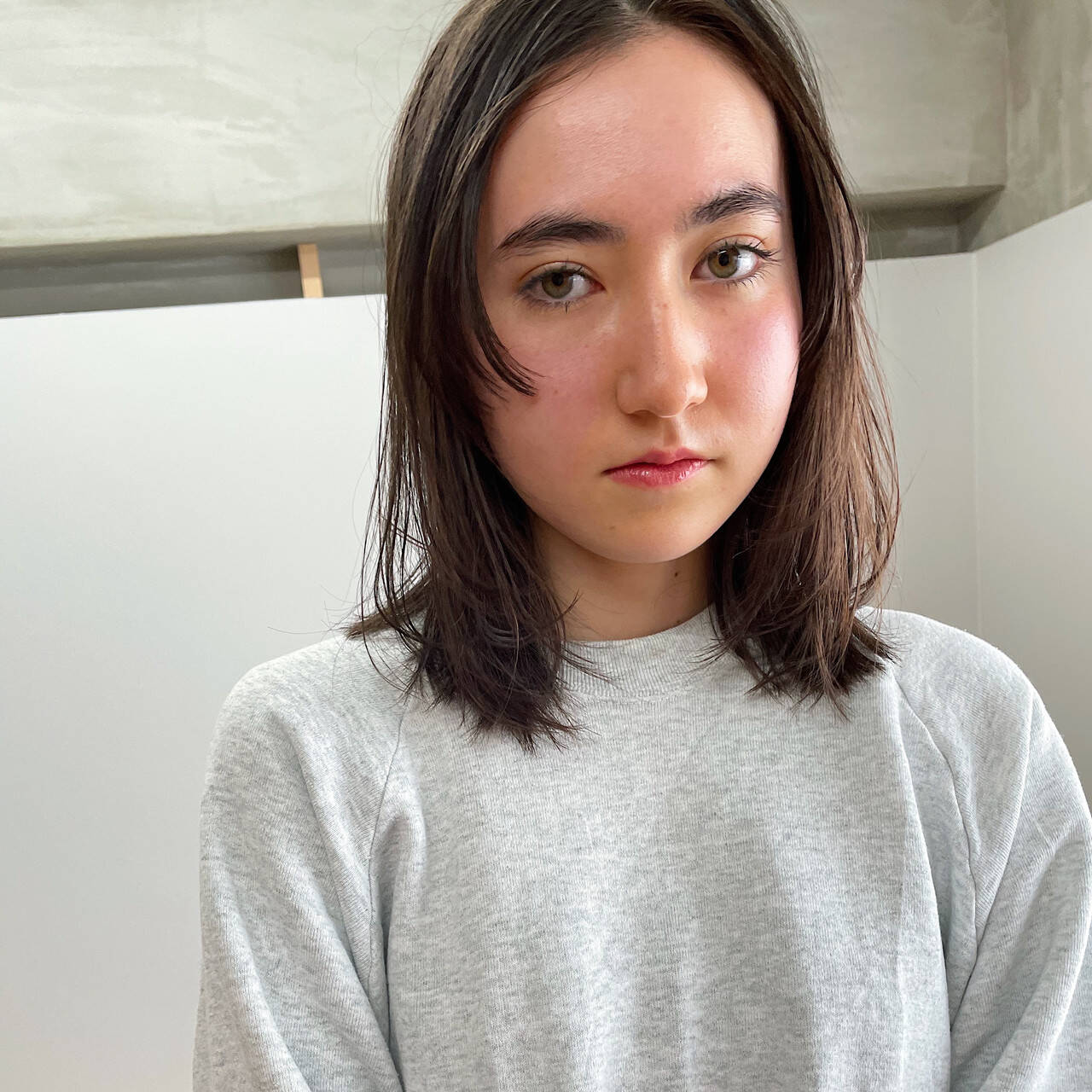 「おでこの産毛をきれいに剃る方法！口コミで人気のおすすめシェーバー・ジェル10選も紹介」の画像（#568657）