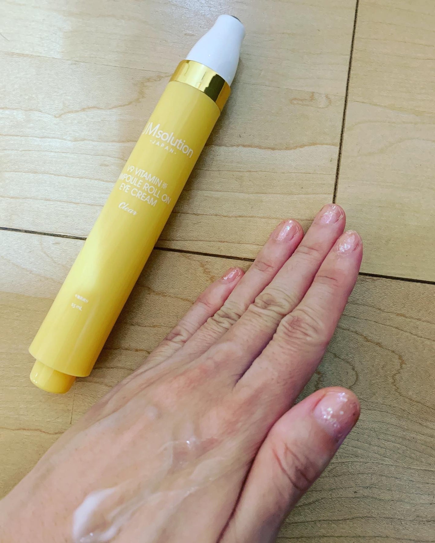 V9ビタミンアンプルロールオンアイクリームクリア/JMsolution/アイケア・アイクリームを使ったクチコミ(3枚目)