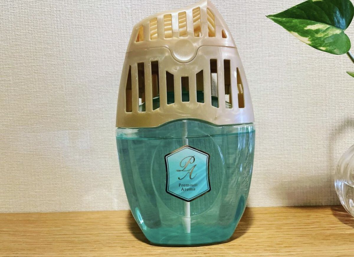 玄関の棚に置いています！
色もグリーンなので、植物と一緒に置いていても邪魔しません◎

フローラルフルーティーの香りが上品な香りなので、いつもの玄関と違う雰囲気になりました。雰囲気を変えるにはぴったりだと思います。

香りの持続が2〜3ヶ月