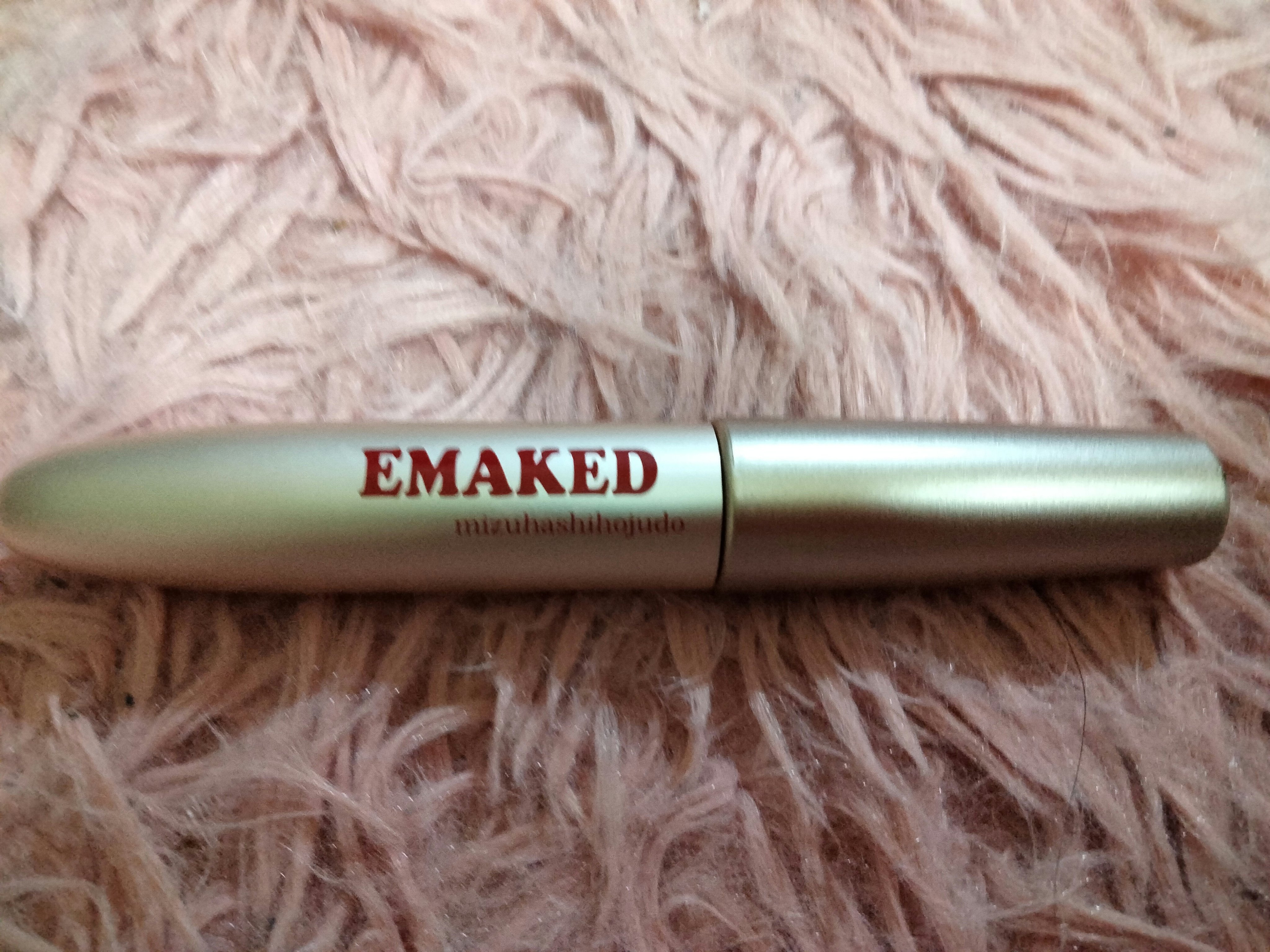 水橋保寿堂製薬
EMAKED　エマーキット
¥6050


✼••┈┈••✼••┈┈••✼••┈┈••✼••┈┈••✼
商品説明
保湿成分・ヒアルロン酸、イチョウ葉エキス、肌を保護するブドウ種子エキスなど、まつげに優しい成分を多く配合したま