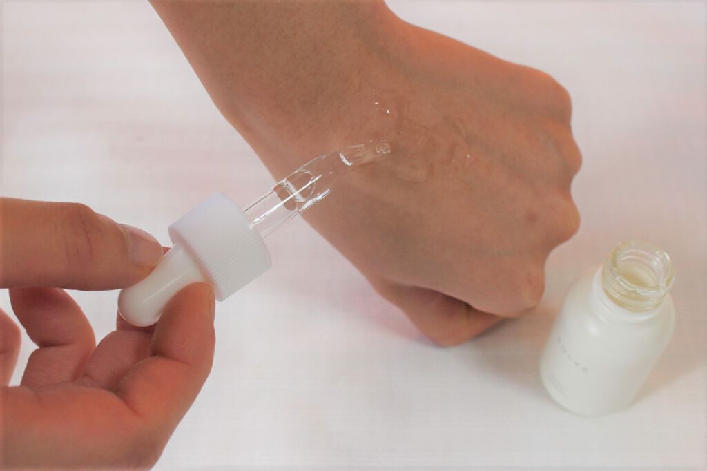 kuriko on LIPS 「#SOLVEの#ナイトパールエッセンスこちら1本で、顔のくすみ..」(4枚目)