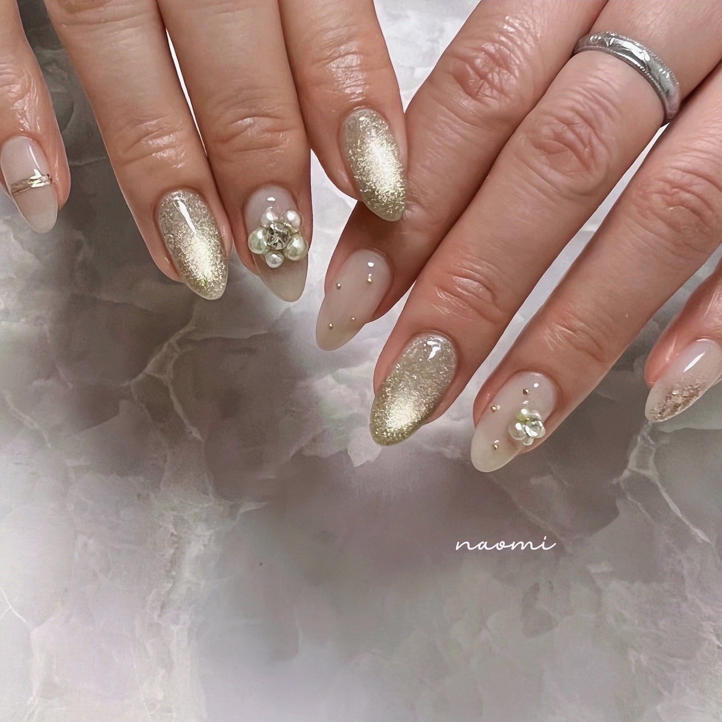 naomi on LIPS 「お客様ネイル💓パールのお花が春っぽくて可愛い☺️📝パーツ..」(1枚目)