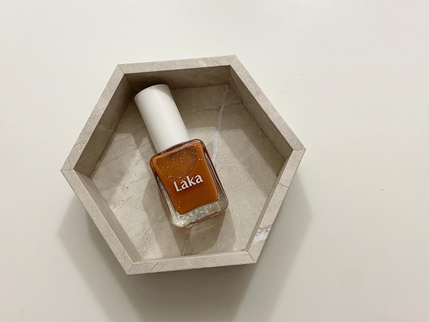 sarichan1219 on LIPS 「お初のLakaのネイルカラー💅ラカ フルーティーグラムネイル ..」(1枚目)