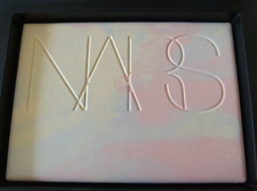 ライトリフレクティング プリズマティックパウダー/NARS/プレストパウダーを使ったクチコミ（2枚目）