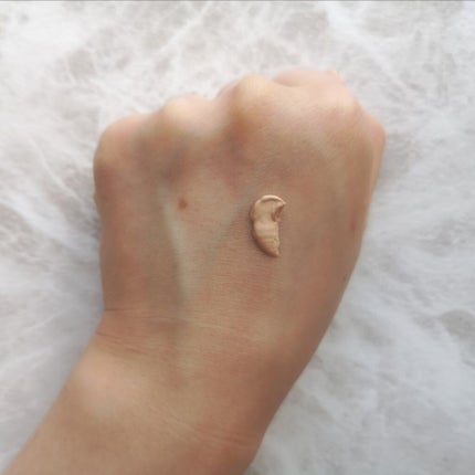 COVERMARK スキンブライト クリーム CCのクチコミ「【★★★★一般的なカバー力】
色 :オレンジ系のベージュ
香り:無香料
メイク持ち:一般的
.....」(2枚目)