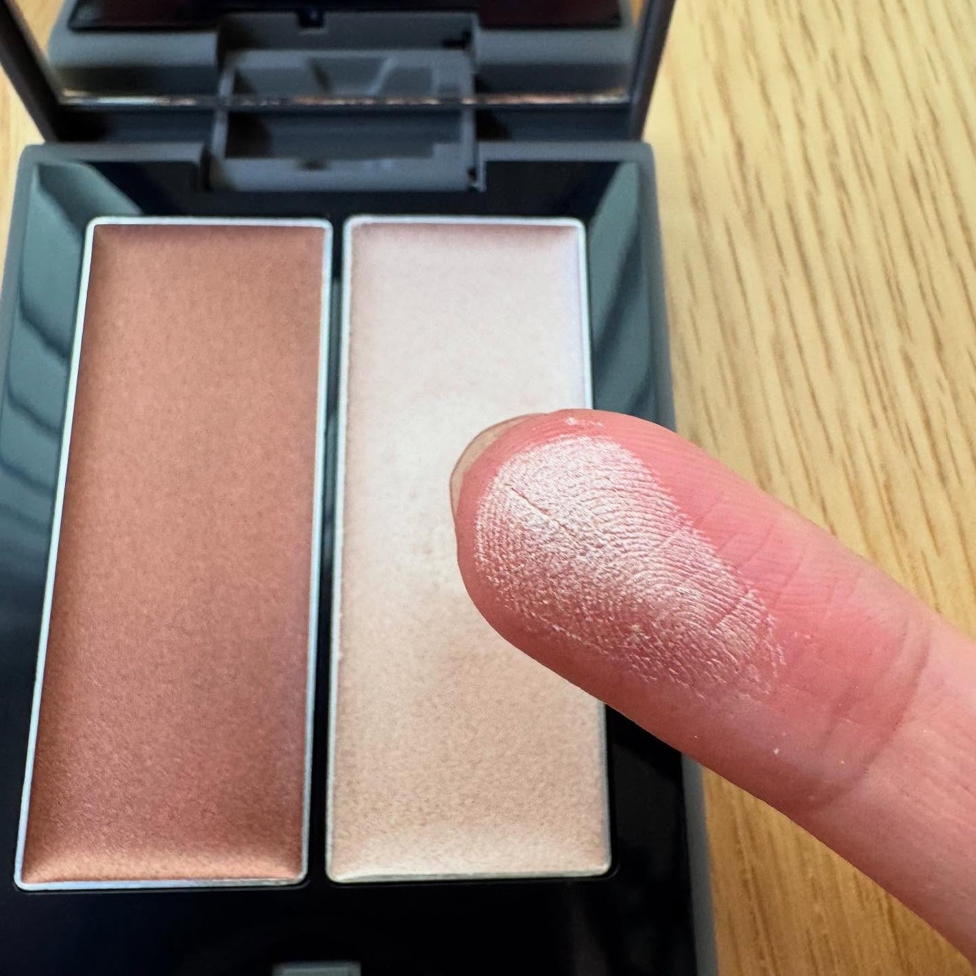 THREE シマリング グロー デュオ/THREE/クリームハイライトを使ったクチコミ(3枚目)