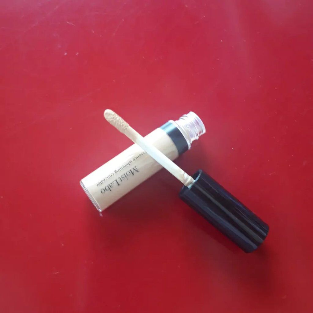 モイストラボ エッセンス薬用美白コンシーラー ナチュラルオークル03/Moist Labo/リキッドコンシーラーを使ったクチコミ（1枚目）