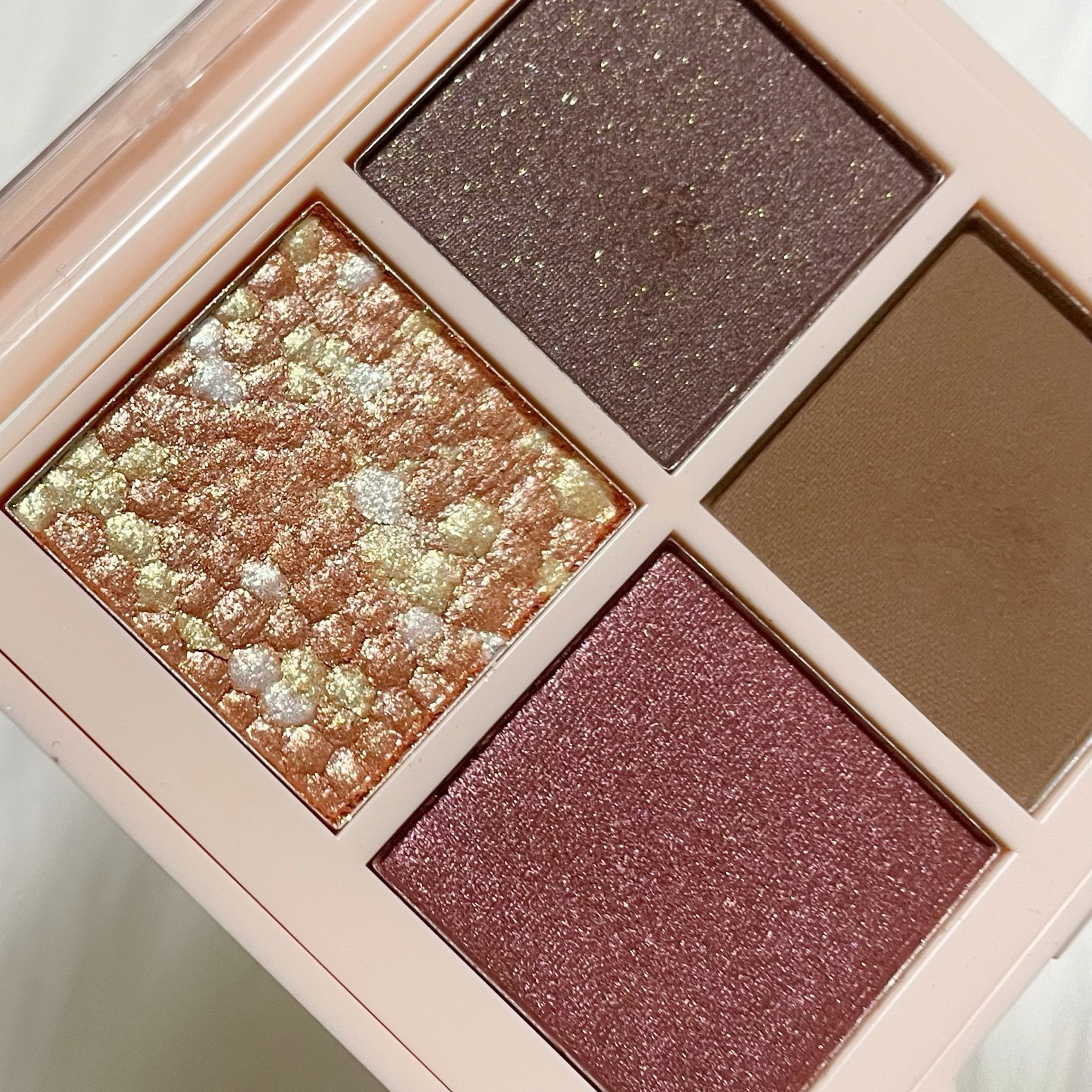 レブロン ダズル アイシャドウ クアッド/REVLON/アイシャドウパレットを使ったクチコミ（2枚目）