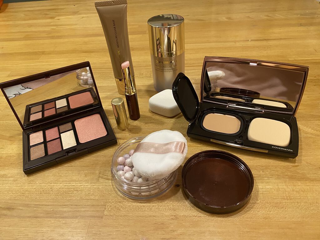 COVERMARKカバーマーク ブライトアップコレクション

買いました！！風邪引き中なので取り急ぎ購入報告だけで。

コロコロのパウダーが気に入ってます♡


 #クリスマスコフレ大公開 