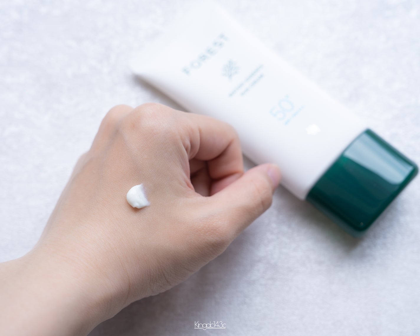 ウォータリーエッセンスUVクリーム/FoRest by Greenfinger/日焼け止めクリームを使ったクチコミ(3枚目)