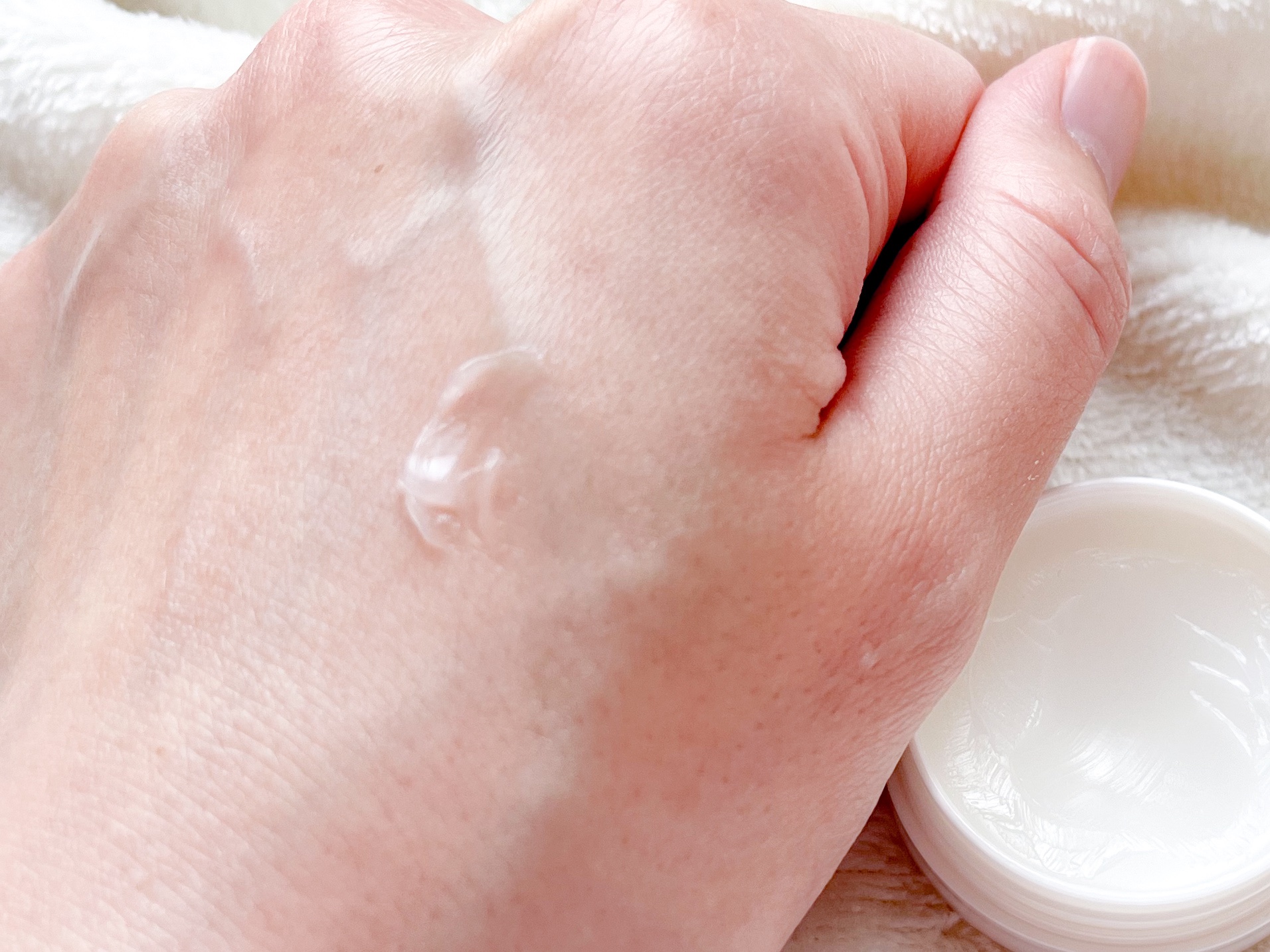 ディープモイスチャーナイトプロテクト　無香料/ニベア/リップマスクを使ったクチコミ（3枚目）