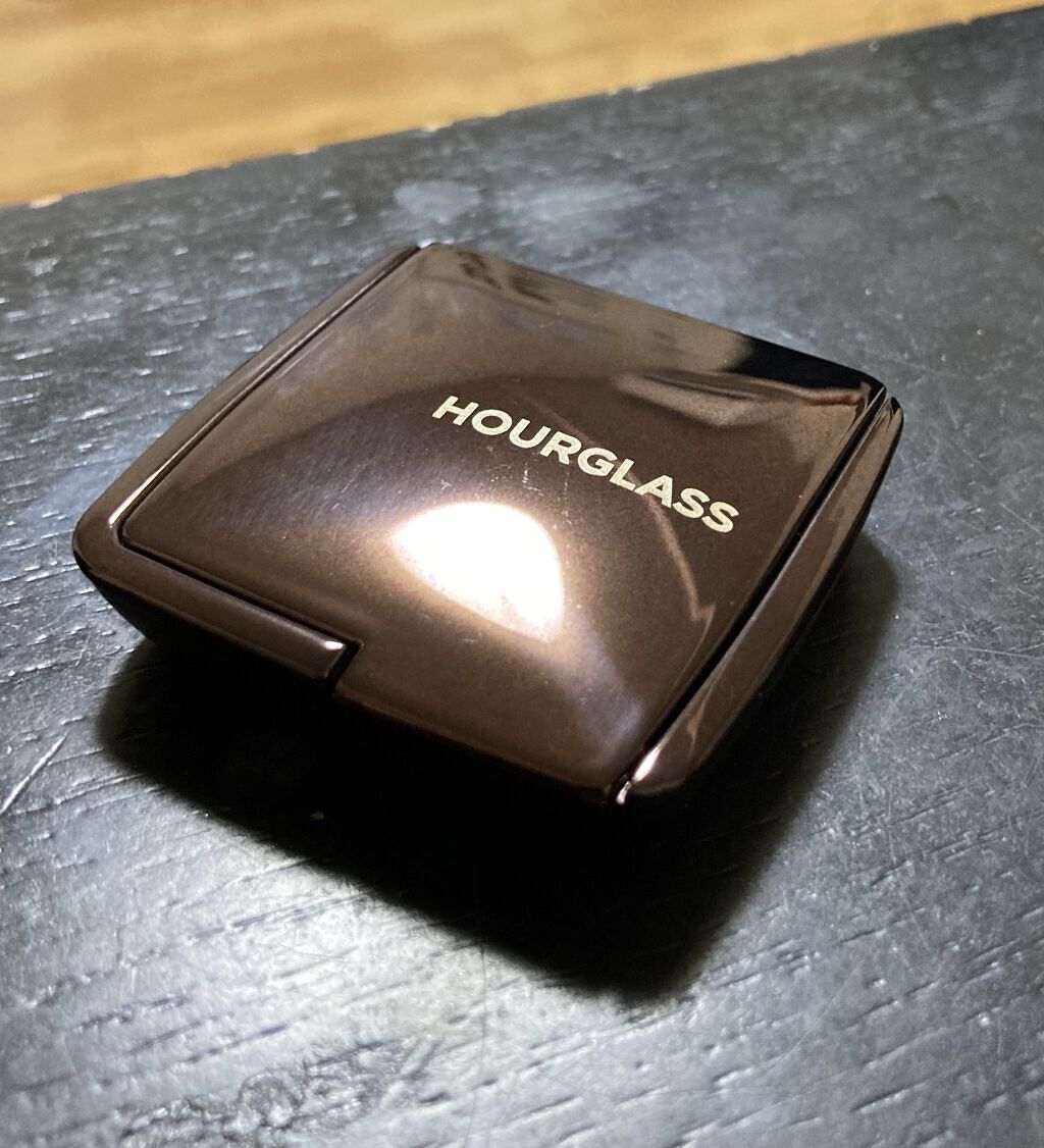 Hourglass Ambient Lighting Powder/HOURGLASS/プレストパウダーを使ったクチコミ（1枚目）