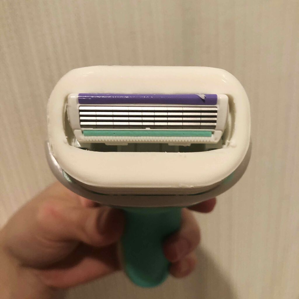 イントゥイション 敏感肌用 ホルダー (刃付き)+替刃1コ/イントゥイション/シェーバーを使ったクチコミ(3枚目)