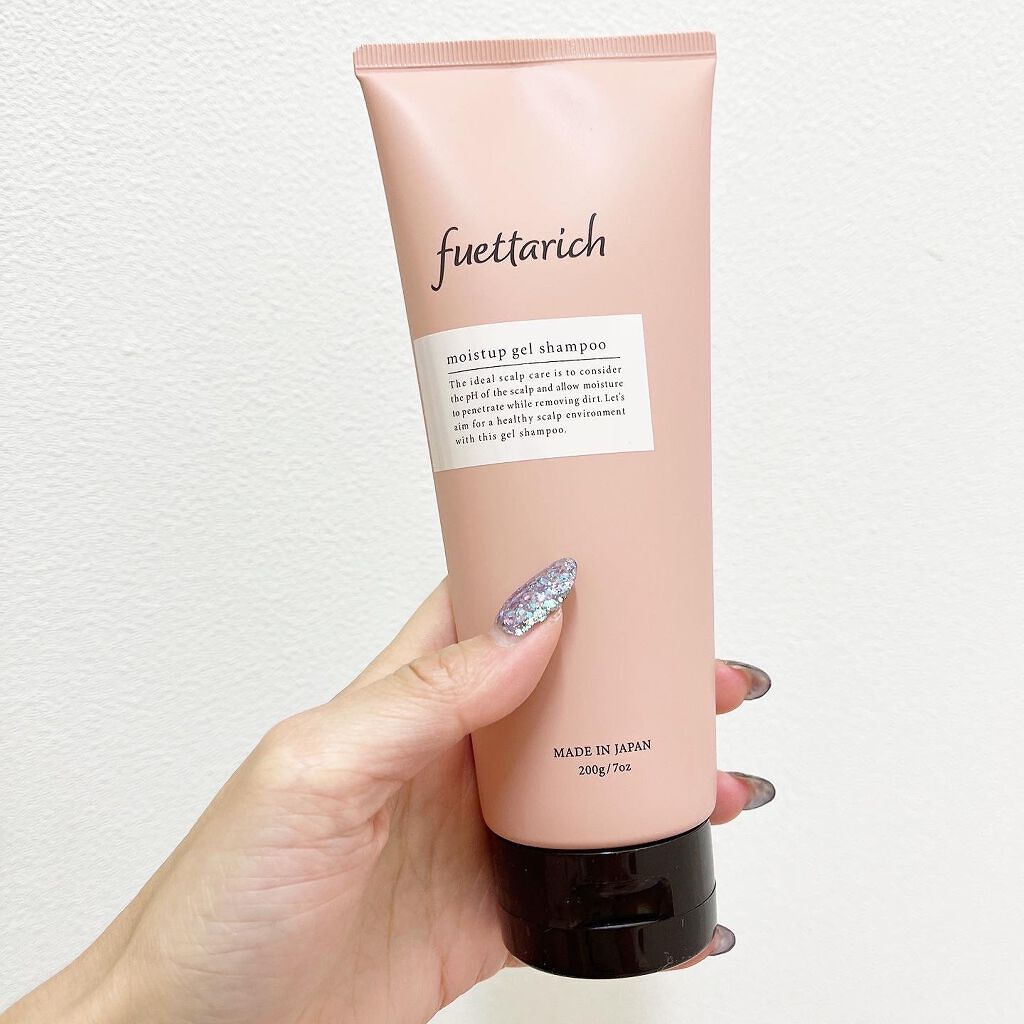 こちらのシャンプーは、
「足りない」を補い「いらない」
を取り除く、新感覚のジェルタイプ♪

さらにドライヤーの熱で潤いを生み出す
「ヒートモイスト処方」を採用し、
洗髪中から乾かすときまで潤いを
与え続けることで、理想のうるつや髪へと
導