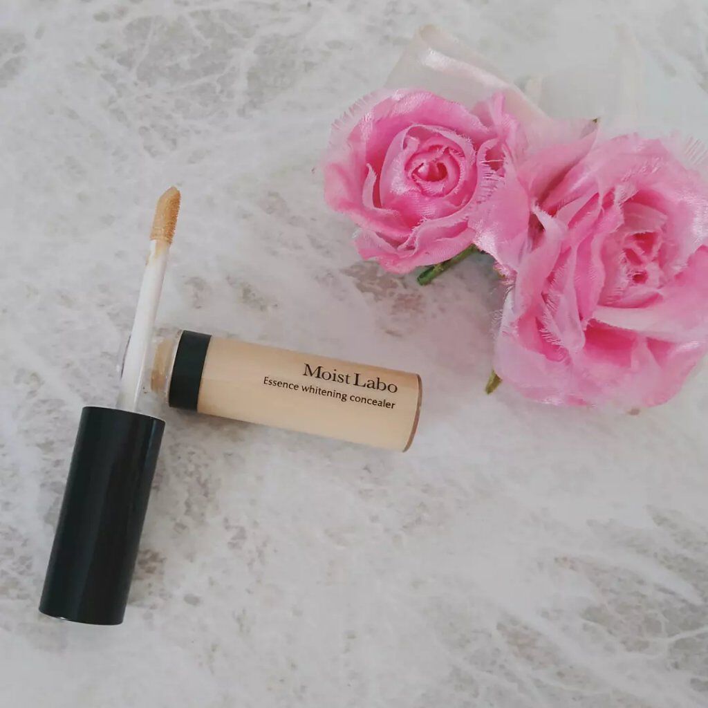 モイストラボ エッセンス薬用美白コンシーラー ナチュラルベージュ01/Moist Labo/リキッドコンシーラーを使ったクチコミ（2枚目）