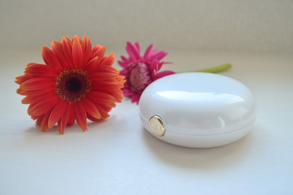 エリクシール シュペリエル つや玉ファンデーション/エリクシール/クリーム・エマルジョンファンデーションを使ったクチコミ（3枚目）