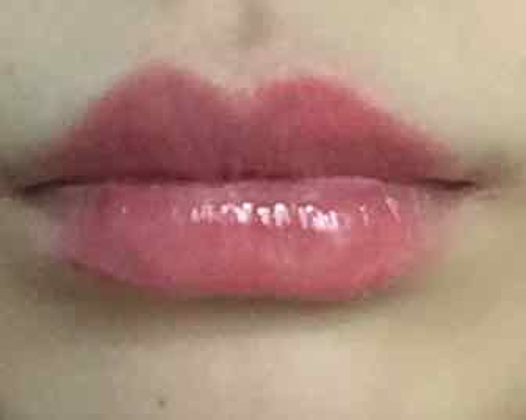 トーン ペタル エッセンス グロス/to/one/リップグロスを使ったクチコミ(2枚目)