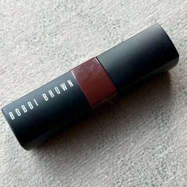 BOBBI BROWN クラッシュド リップ カラーのクチコミ「唇スウォッチあり↓
この茶色、意外と肌馴染み良いんだよ、

BOBBI BROWNのクラッシュ.....」（2枚目）