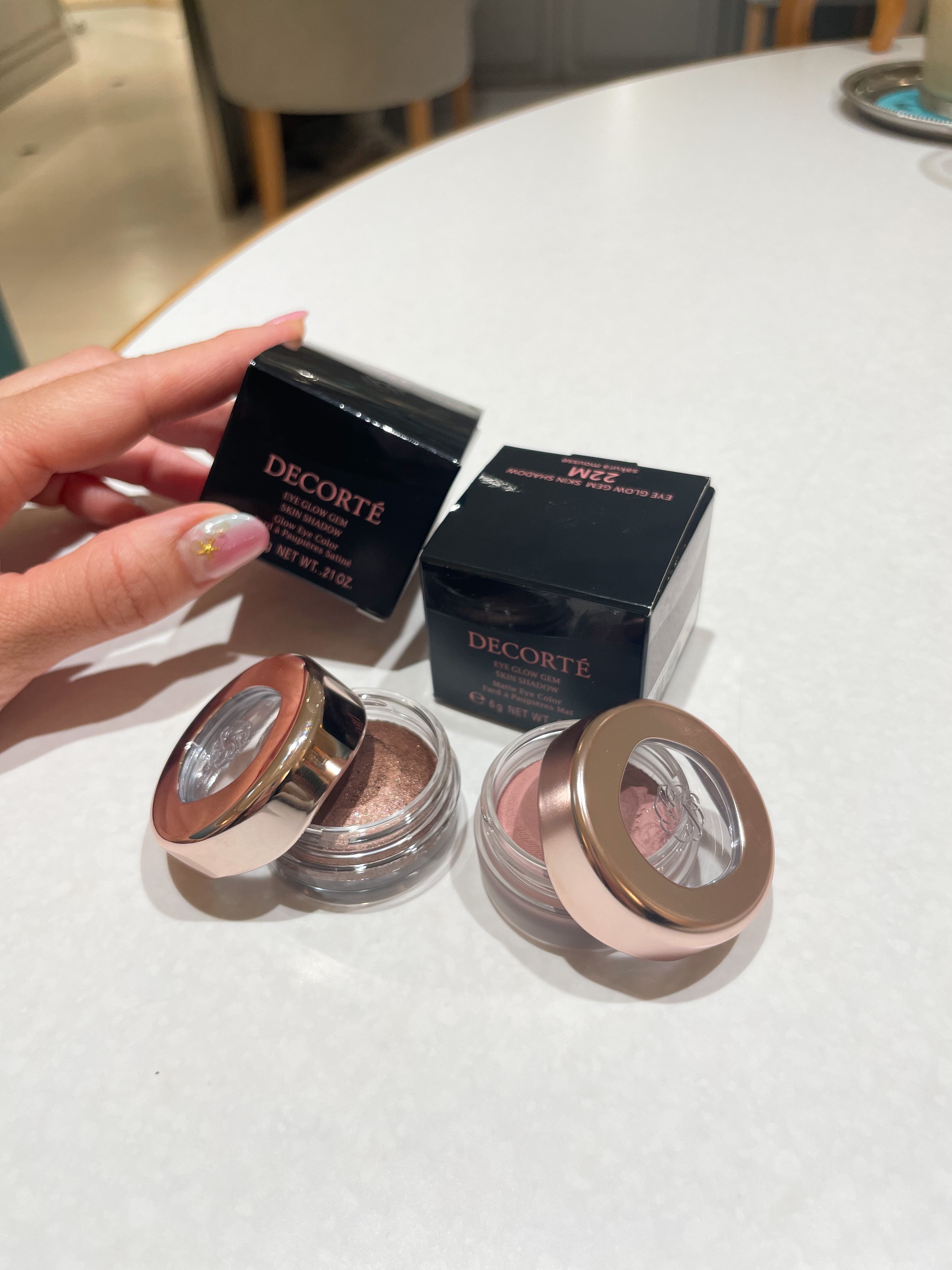 アイグロウジェム スキンシャドウ 22M sakura mousse/DECORTÉ/ジェル・クリームアイシャドウを使ったクチコミ（1枚目）