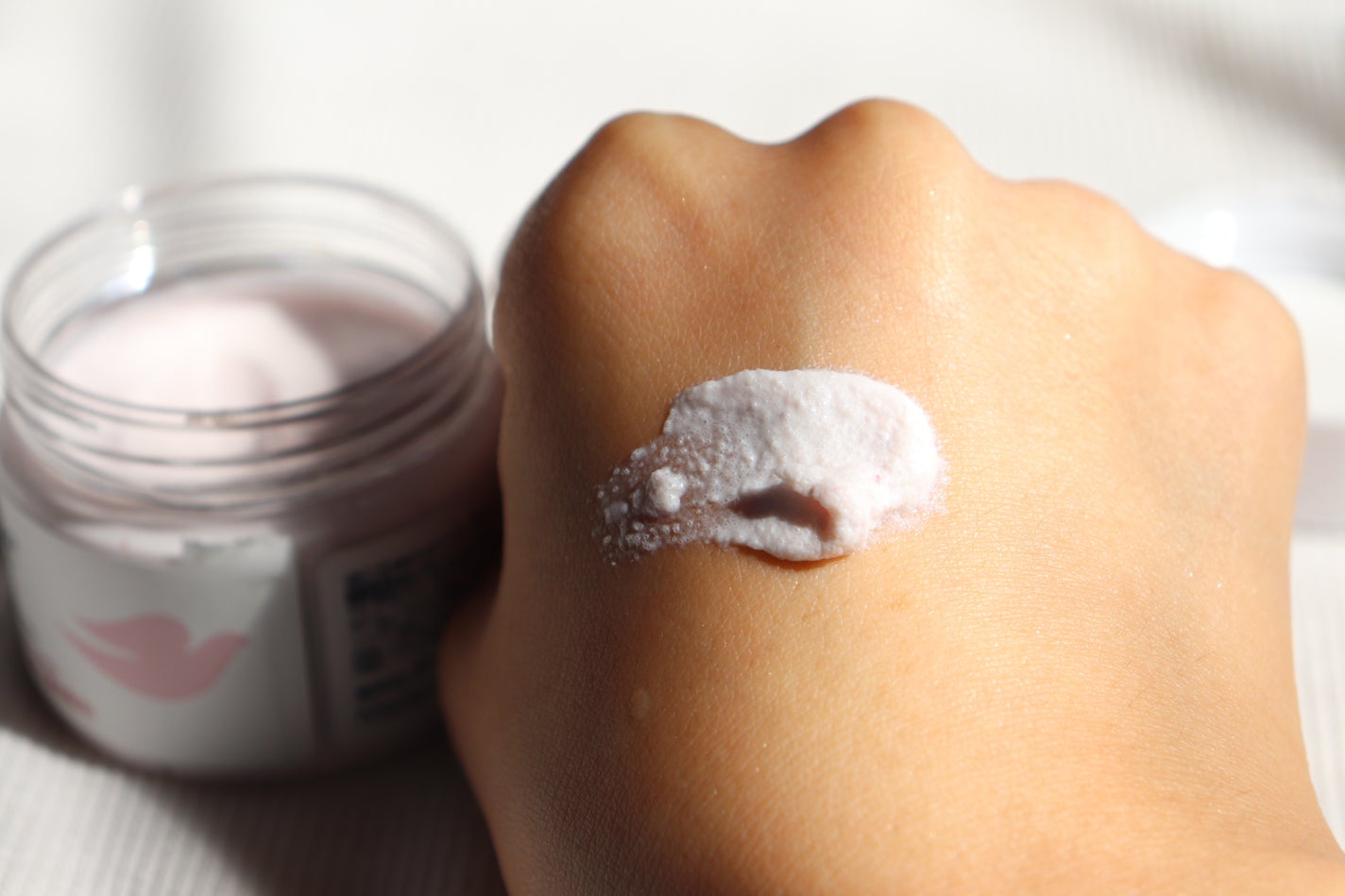 ダヴ ふわとろクリーミースクラブ ザクロ&シアバター/ダヴ/ボディスクラブを使ったクチコミ(2枚目)