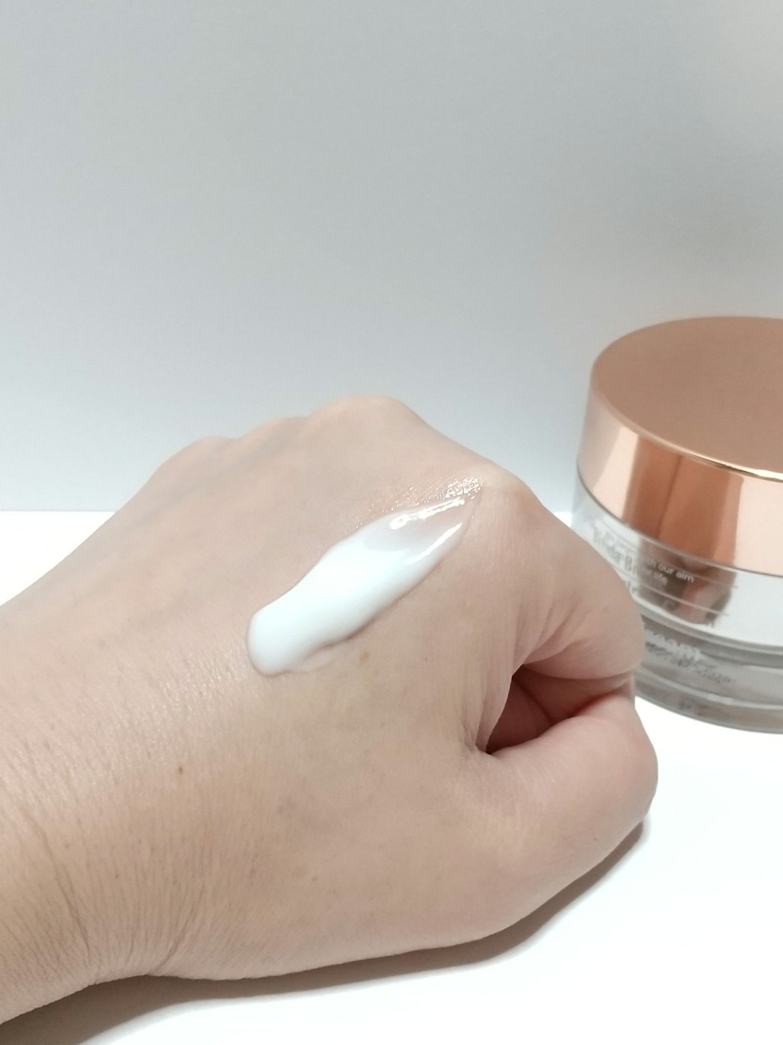 manyo ビフィダバイオームコンセントレートクリームのクチコミ「⭐️⭐️☆☆☆
うーん…微妙💦

魔女工場
ビフィダバイオームコンセントレートクリーム

高級.....」（3枚目）