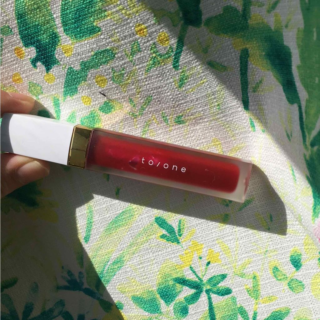 トーン ペタル エッセンス グロス/to/one/リップグロスを使ったクチコミ（1枚目）