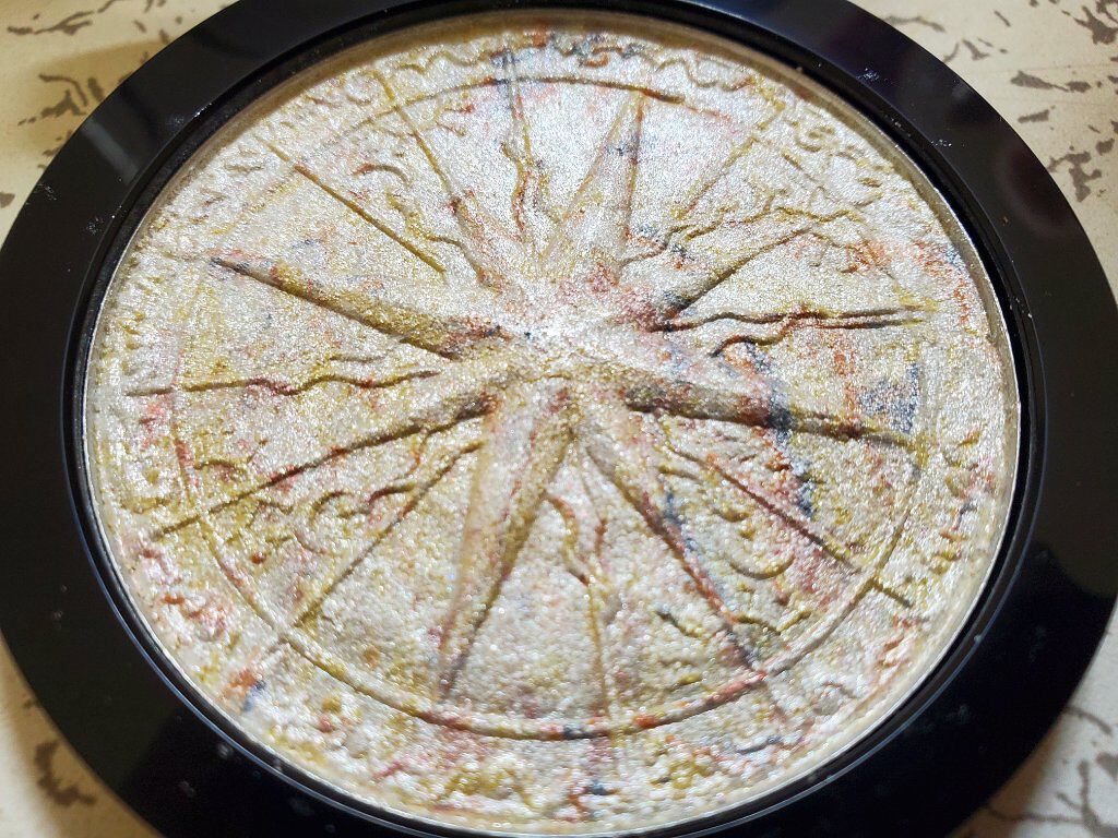 ZEESEA 顔がキラキラ  オーロラ系ハイライト/ZEESEA/パウダーハイライトを使ったクチコミ（1枚目）