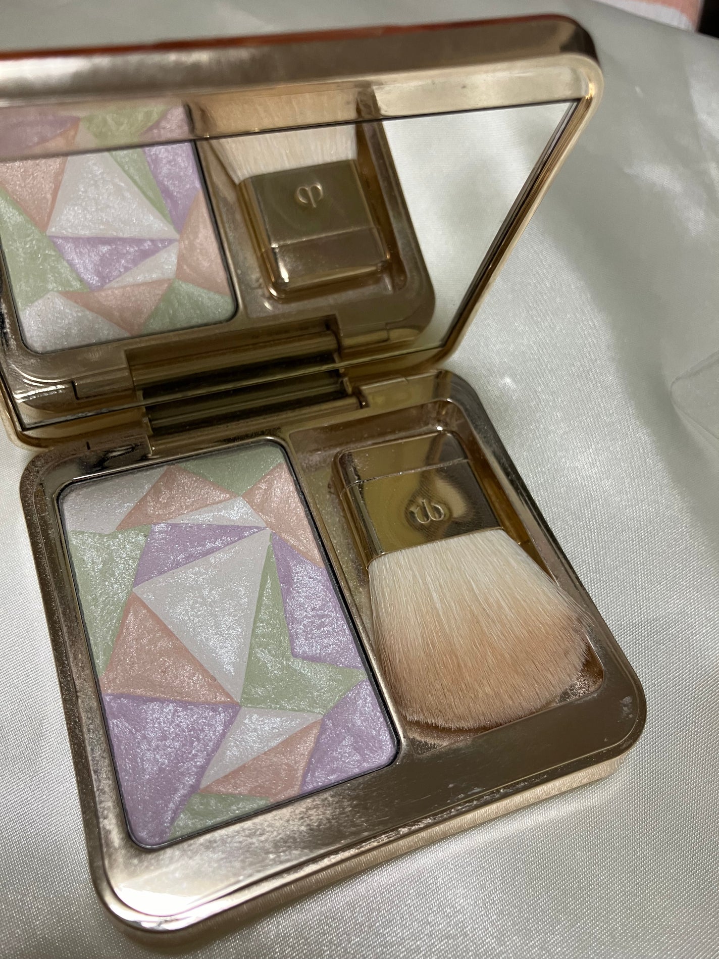 ル・レオスールデクラ /クレ・ド・ポー ボーテ/パウダーハイライトを使ったクチコミ(2枚目)