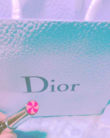 #Dior リップ 

はじめてのデパコス！

Diorめっちゃいい！

このリップはピンクなのに優しめで
ブルベの人にオススメ！
細かいラメがめっちゃ綺麗😍

リップケアも出来てトゥルントゥルンな唇に