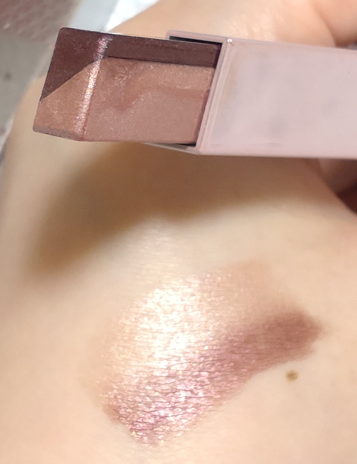 FEG ダブルカラーアイシャドウのクチコミ「FEG
【ダブルカラーアイシャドウ 】
♥スティックアイシャドウ♥
Qoo10のサンプルマーケ.....」（2枚目）