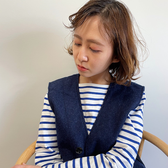 外国人風ボブヘアの女性