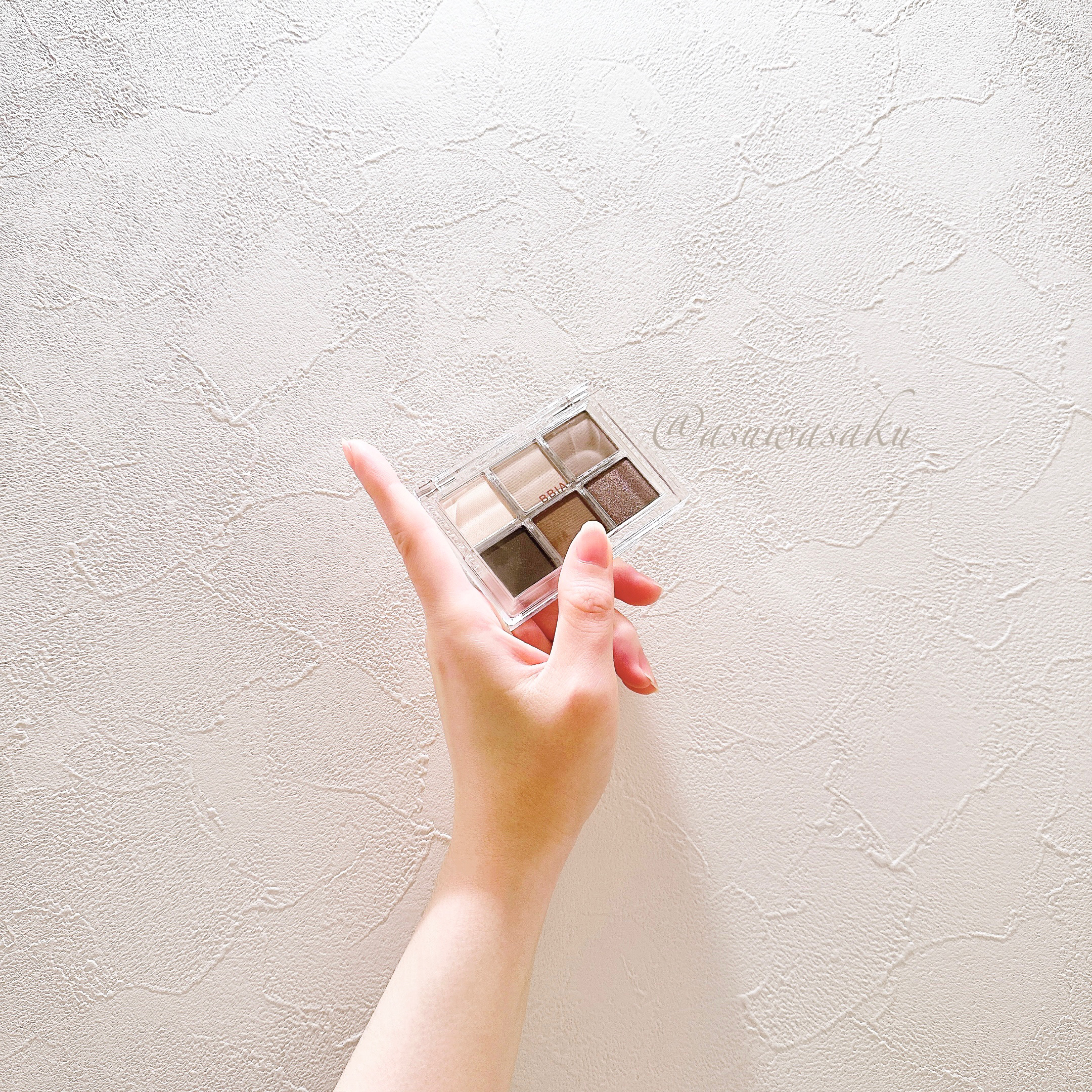 ( ၴႅၴBBIA

･レディートゥーウェアアイパレット¥1,980
08 クールグレー

韓国JKのようなメイクが出来るグレーアイシャドウꪔ̤̮‪

左下はアイライナーの代わりにもなるし万能すぎる

6色も入ってるからグラデーションしやす