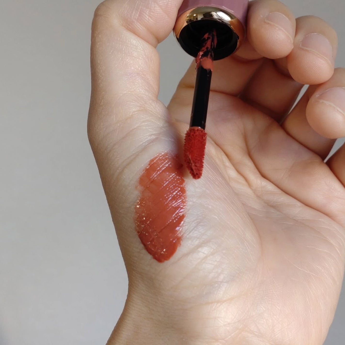 kt on LIPS 「LADYBIZグロッシーリップティント01ダスティベージュ#P..」(4枚目)