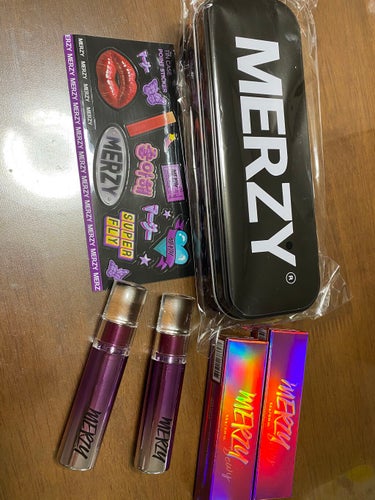 Qoo10にてMERZY Aurora Dewy Tint オーロラデュイティント購入しました！DT3とDT11🤗どちらもブラウン系でとっても可愛い！色持ちも良く、ティッシュオフしてもあまり色がつきませ