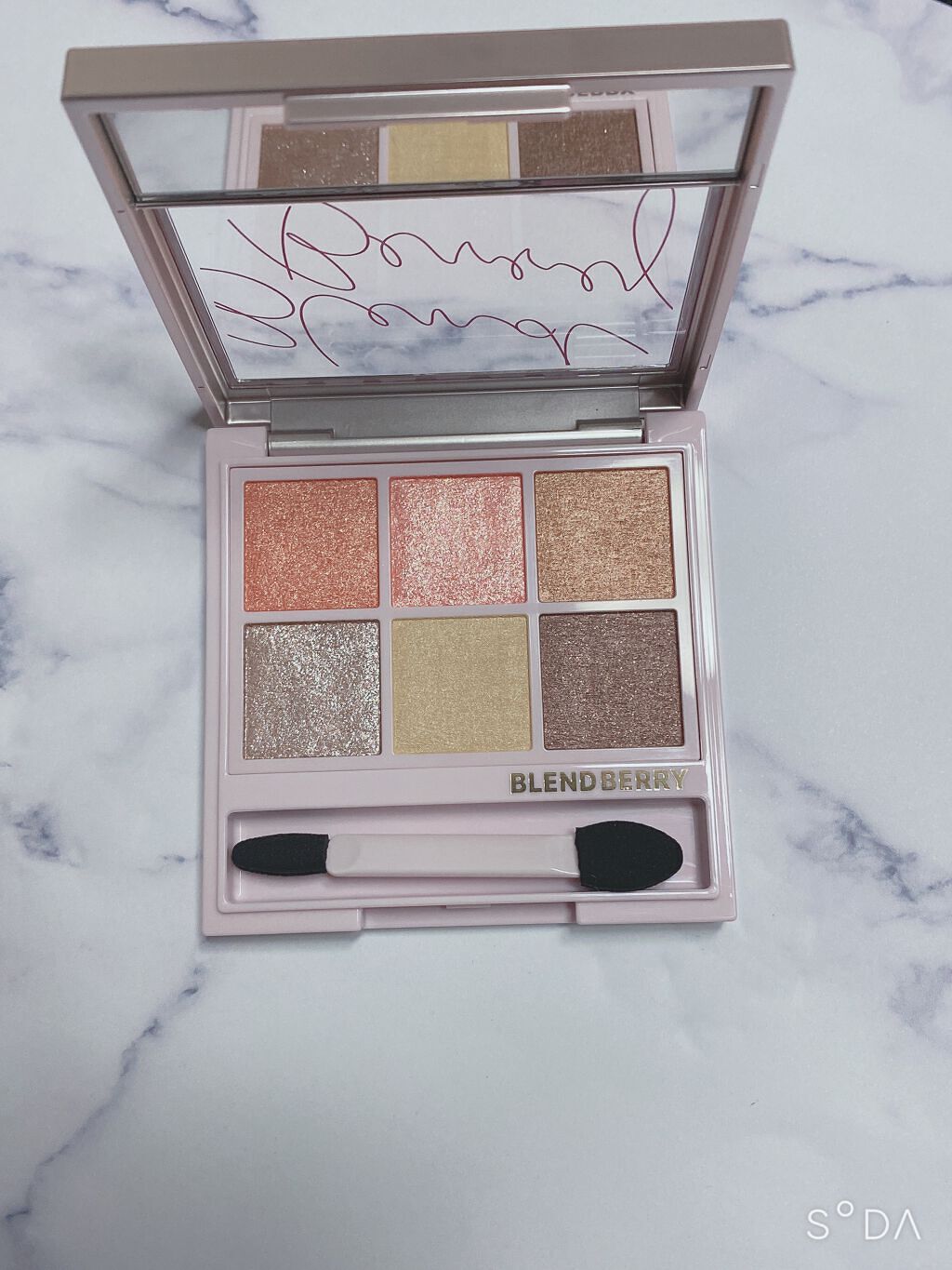オーラクリエイション 001 ほおずき＆シャイニーベージュ/BLEND BERRY/アイシャドウパレットを使ったクチコミ（1枚目）