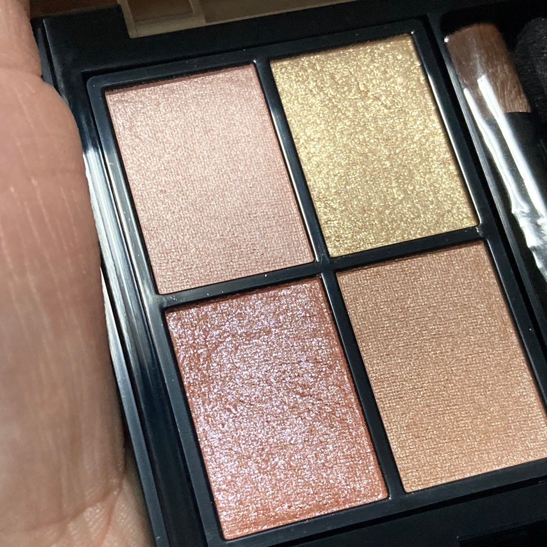 ミネラルクラッシィシャドー オーロラルグロウ(限定)/エトヴォス/アイシャドウパレットを使ったクチコミ（3枚目）