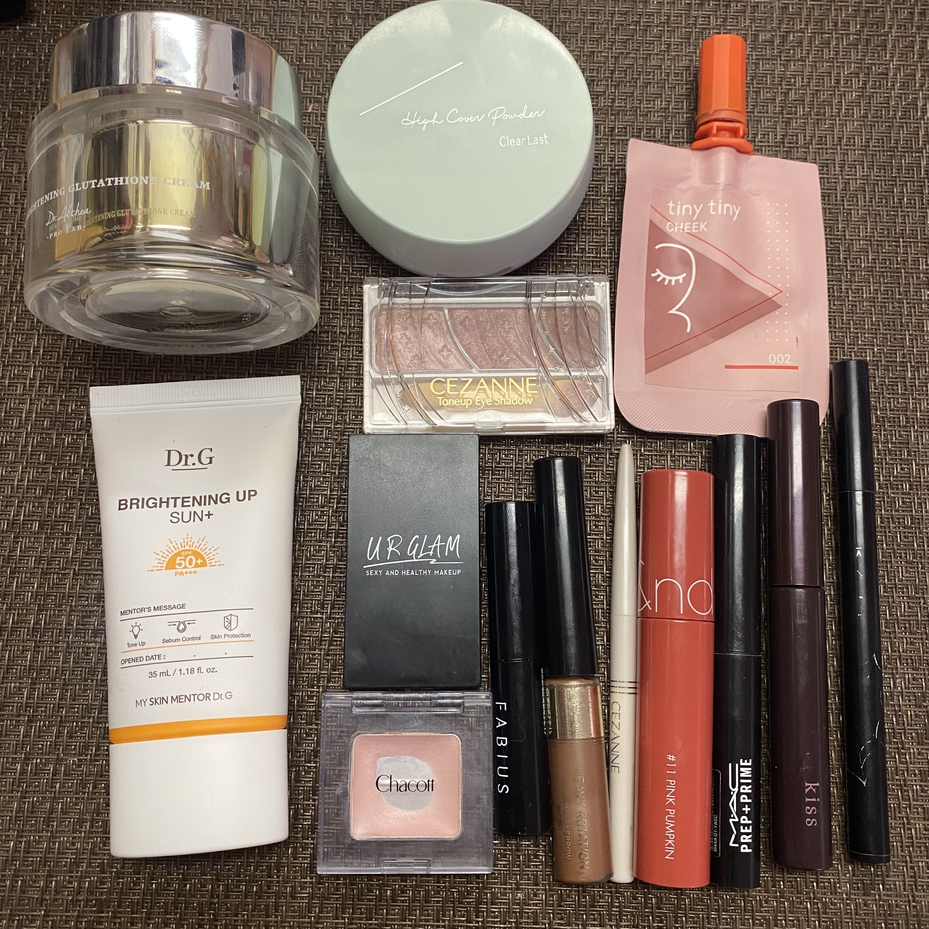 フェイスパウダー ハイカバー N ナチュラルオークルC/クリアラスト/プレストパウダーを使ったクチコミ（3枚目）