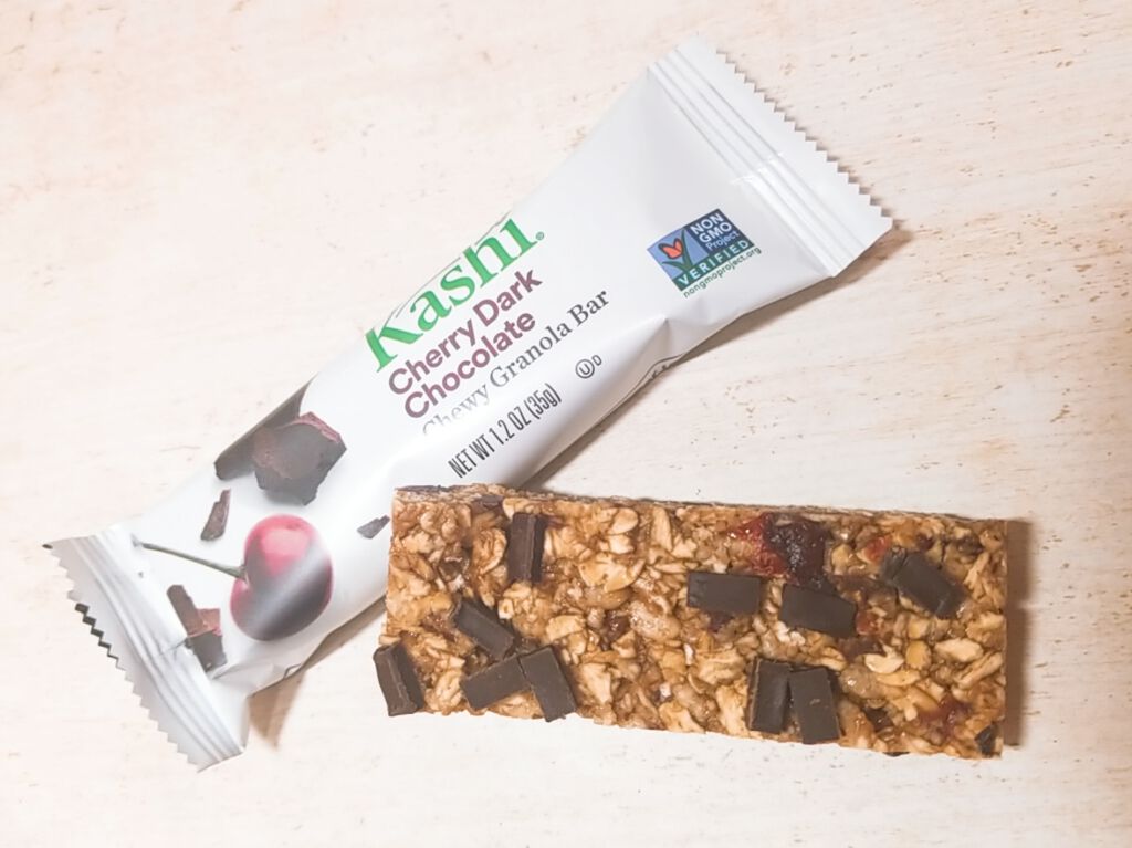 Kashi Chewy Granola Bars/Kashi/シリアルバーを使ったクチコミ（3枚目）