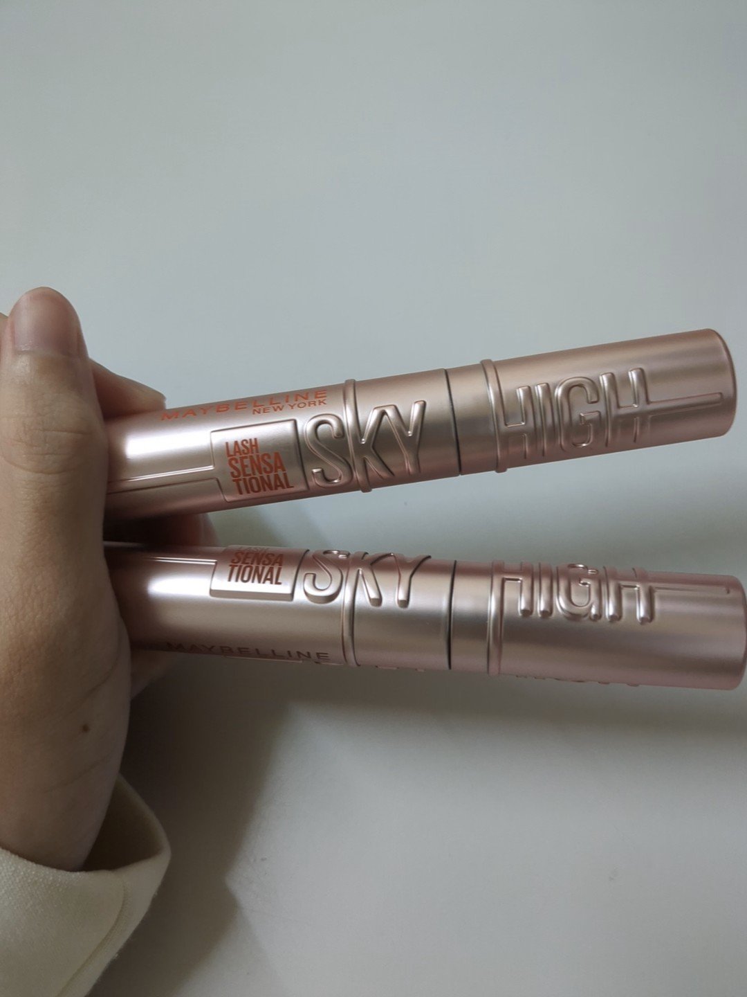 MAYBELLINE NEW YORK スカイハイ

今回はあさやけルビーとゆうやけオレンジを試してみました！

カラーマスカラは初めてで、上手く発色するか不安でしたが、想像以上に発色がよかったです！
個人的には、ゆうやけオレンジの方が発色