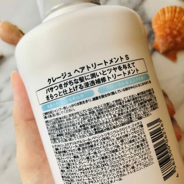 トリートメントのみの使用です。﻿
﻿
シンプルな白ボトルにエンボス加工がされているボトルは、シンプルで素敵✨﻿
Sシリーズはサラッとなめらかに仕上がるタイプで、猫っ毛・細毛の私にはふわっと仕上がってよかったです💗﻿
﻿
トリートメントは濃厚なテクスチャで、ウルウル艶々になりますが、重めではありません☝️﻿
香りが結構強めでムスクの大人の女性の香り💕﻿
ドライヤー後、翌日もふんわり香ります💃﻿
香水のように香りが変化するので、翌日はTOPのフルーティーな香りです🍎﻿
﻿
トリートメントのみでは、特に清涼感はないので、CLAYGEの良さを知るにはシャンプーから使うのがおすすめ‼️の画像 その1